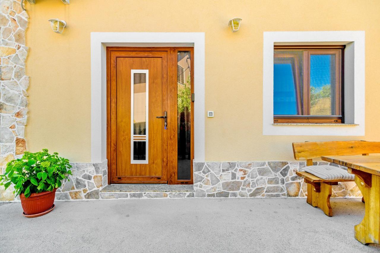 Stone House On The Batalaza - Apartment Kali