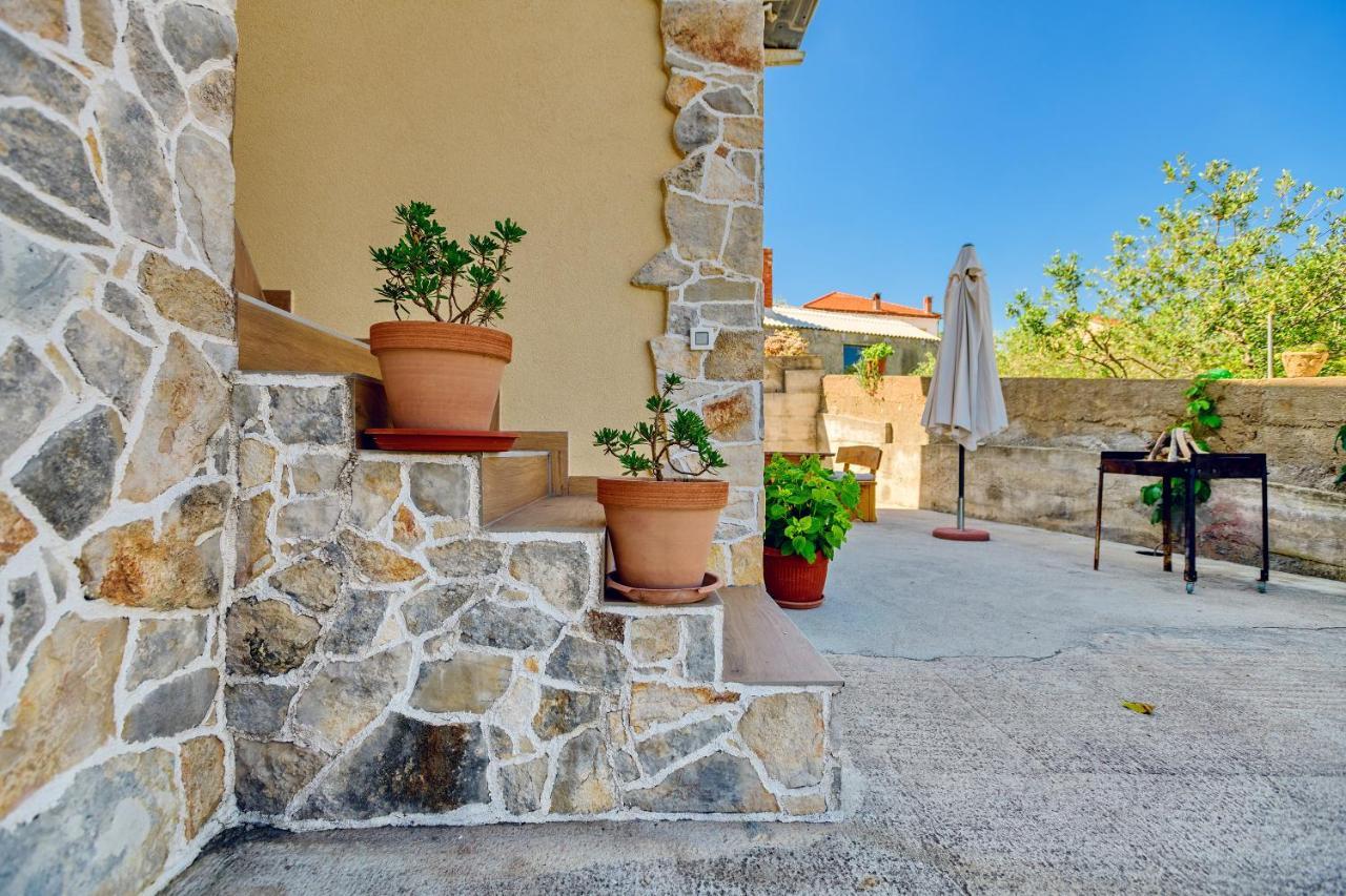 Stone House On The Batalaza - Kali